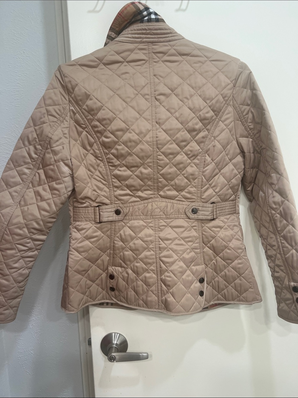 Burberry Quilted Beige Puffer Coat with Signature Check Lining - Picture 7 of 10